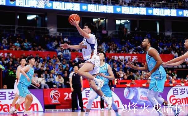 19岁天才复出爆发轰20+6+5！中国男篮新星崭露头角冲击最佳新秀